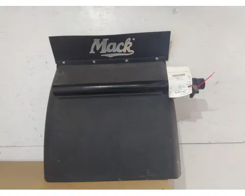 MACK CXN613 FENDER, QUARTERHALF REAR