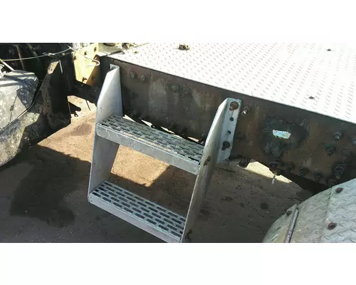 MACK CXN613 FRAME STEP
