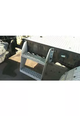 MACK CXN613 FRAME STEP