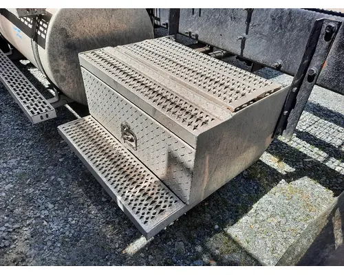 MACK CXN613 TOOL BOX