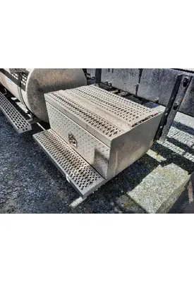 MACK CXN613 TOOL BOX