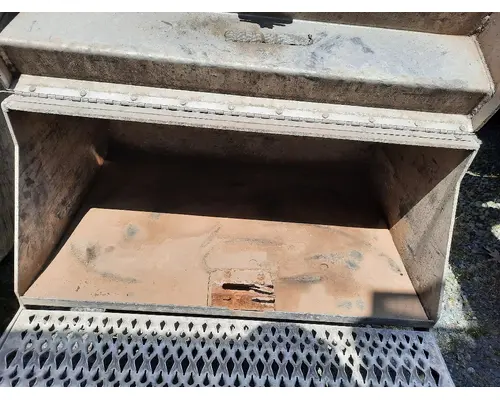 MACK CXN613 TOOL BOX