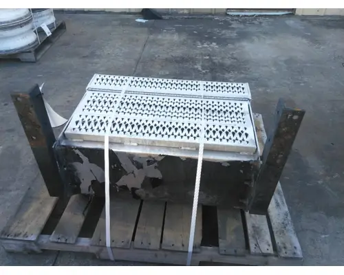 MACK CXN613 TOOL BOX