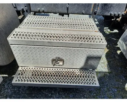 MACK CXN613 TOOL BOX