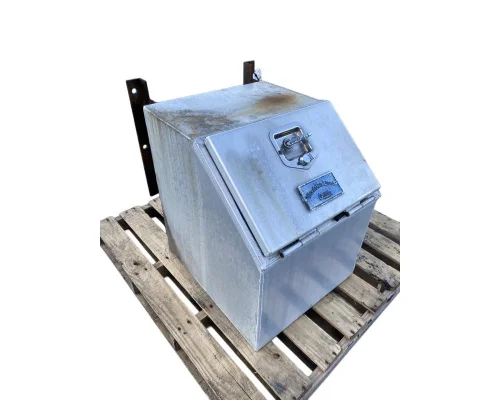 MACK CXN Tool Box