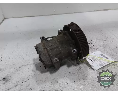 MACK CXP613 8743 compressor and mounting; compressor mounting