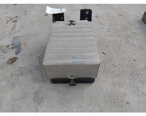 MACK CXP613 BATTERY BOX