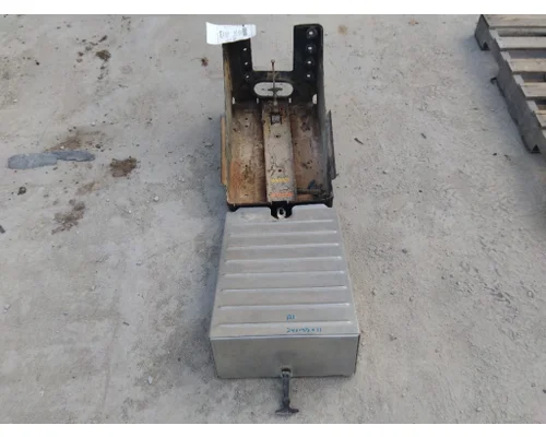 MACK CXP613 BATTERY BOX