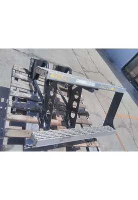 MACK CXP613 CAB STEP