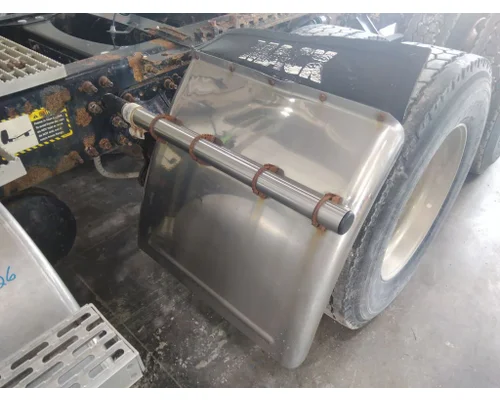MACK CXP613 FENDER, QUARTERHALF REAR