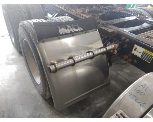 MACK CXP613 FENDER, QUARTERHALF REAR