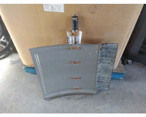 MACK CXP613 FENDER, QUARTERHALF REAR
