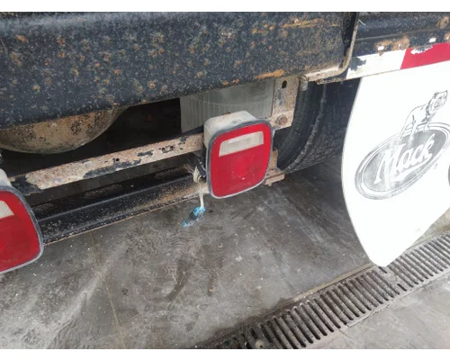 MACK CXP613 STOP TURN TAIL LAMP