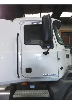 MACK CXU 2007-2019 DOOR ASSEMBLY, FRONT