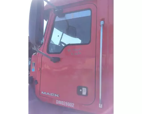 MACK CXU 2007-2019 DOOR ASSEMBLY, FRONT