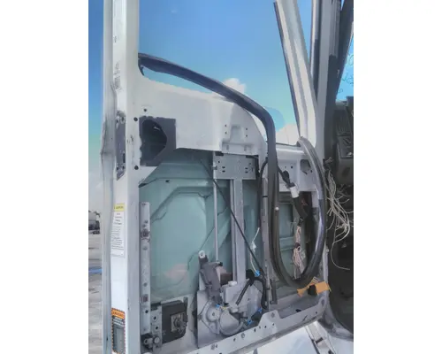 MACK CXU 2007-2019 DOOR ASSEMBLY, FRONT