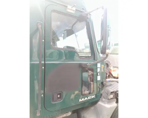 MACK CXU 2007-2019 DOOR ASSEMBLY, FRONT