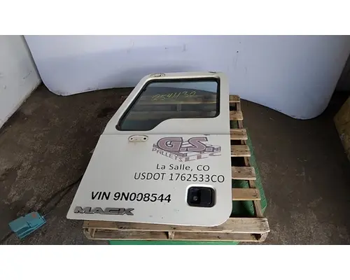 MACK CXU 2007-2019 DOOR ASSEMBLY, FRONT