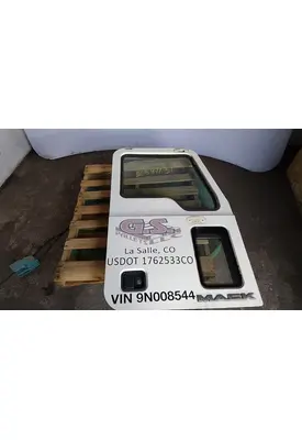 MACK CXU 2007-2019 DOOR ASSEMBLY, FRONT