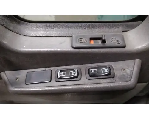 MACK CXU 2007-2019 DOOR ASSEMBLY, FRONT