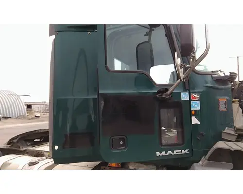 MACK CXU 2007-2019 DOOR ASSEMBLY, FRONT