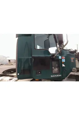 MACK CXU 2007-2019 DOOR ASSEMBLY, FRONT