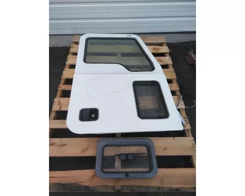 MACK CXU 2007-2019 DOOR ASSEMBLY, FRONT