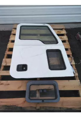 MACK CXU 2007-2019 DOOR ASSEMBLY, FRONT
