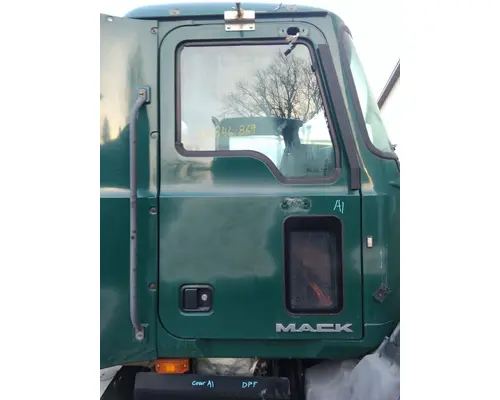 MACK CXU 2007-2019 DOOR ASSEMBLY, FRONT