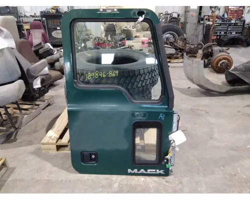 MACK CXU 2007-2019 DOOR ASSEMBLY, FRONT