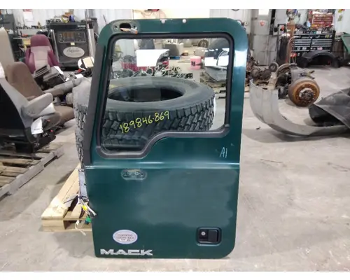 MACK CXU 2007-2019 DOOR ASSEMBLY, FRONT