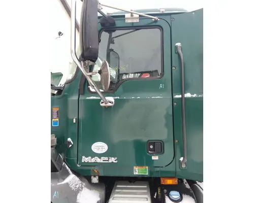 MACK CXU 2007-2019 DOOR ASSEMBLY, FRONT