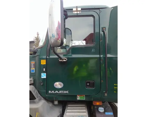MACK CXU 2007-2019 DOOR ASSEMBLY, FRONT