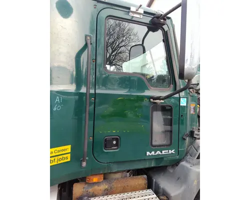 MACK CXU 2007-2019 DOOR ASSEMBLY, FRONT