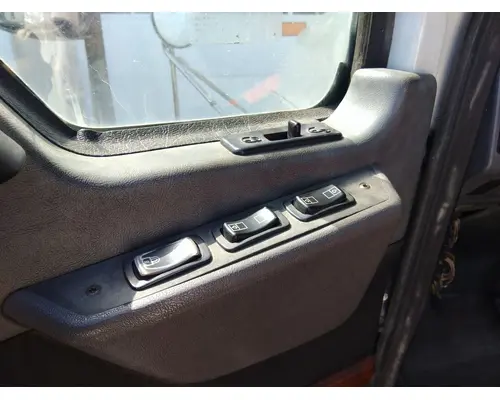 MACK CXU 2007-2019 DOOR ASSEMBLY, FRONT