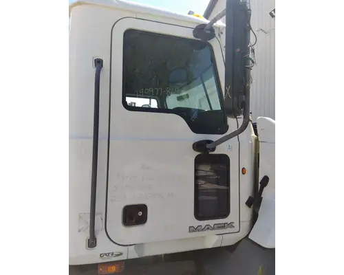 MACK CXU 2007-2019 DOOR ASSEMBLY, FRONT