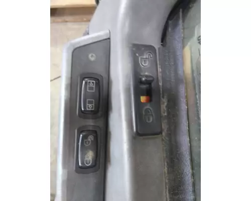 MACK CXU 2007-2019 DOOR ASSEMBLY, FRONT