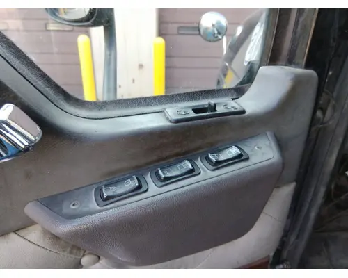 MACK CXU 2007-2019 DOOR ASSEMBLY, FRONT