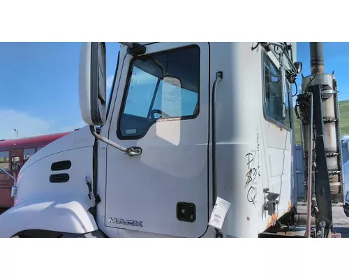 MACK CXU 2007-2019 DOOR ASSEMBLY, FRONT