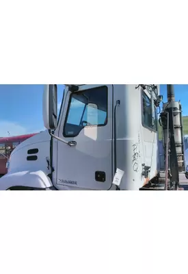 MACK CXU 2007-2019 DOOR ASSEMBLY, FRONT
