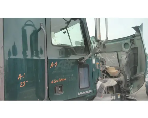 MACK CXU 2007-2019 DOOR ASSEMBLY, FRONT