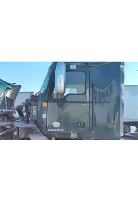 MACK CXU 2007-2019 DOOR ASSEMBLY, FRONT