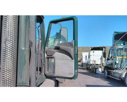 MACK CXU 2007-2019 DOOR ASSEMBLY, FRONT