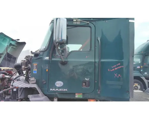 MACK CXU 2007-2019 DOOR ASSEMBLY, FRONT