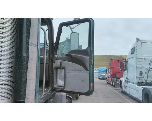 MACK CXU 2007-2019 DOOR ASSEMBLY, FRONT
