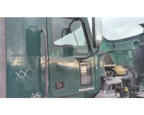 MACK CXU 2007-2019 DOOR ASSEMBLY, FRONT