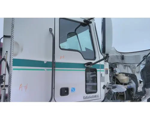 MACK CXU 2007-2019 DOOR ASSEMBLY, FRONT