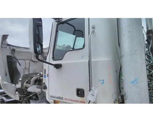 MACK CXU 2007-2019 DOOR ASSEMBLY, FRONT