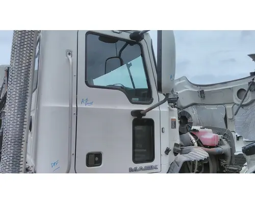 MACK CXU 2007-2019 DOOR ASSEMBLY, FRONT