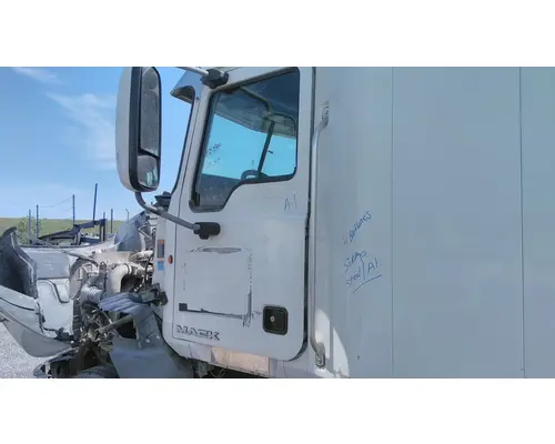 MACK CXU 2007-2019 DOOR ASSEMBLY, FRONT